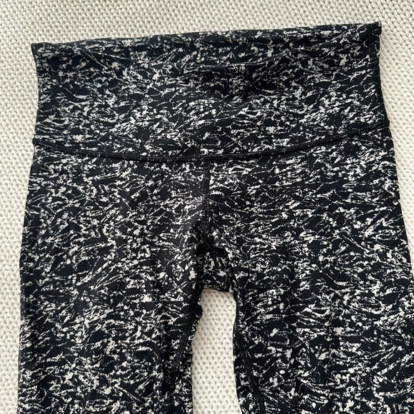 Lululemon Wunder Under Black & White 28” Leggings Size 4 - Picture 5 of 9